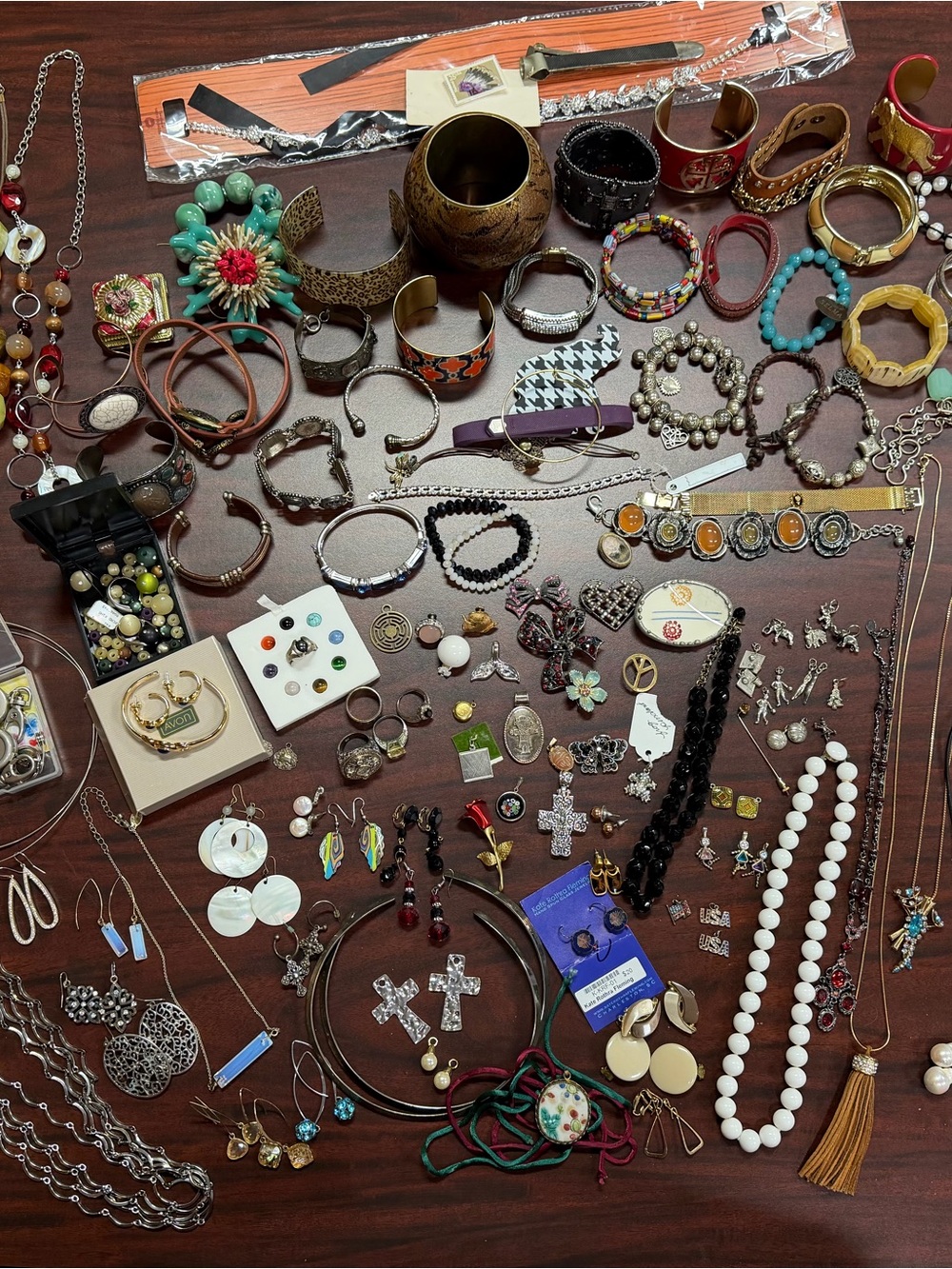 Assorted Women’s Jewelry Lot/Accessories - 110+Mixed Pieces